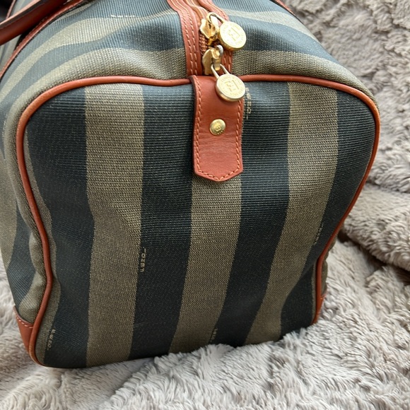 FENDI PEQUON DUFFLE BAG 40cm in excellent condition - Picture 5 of 17